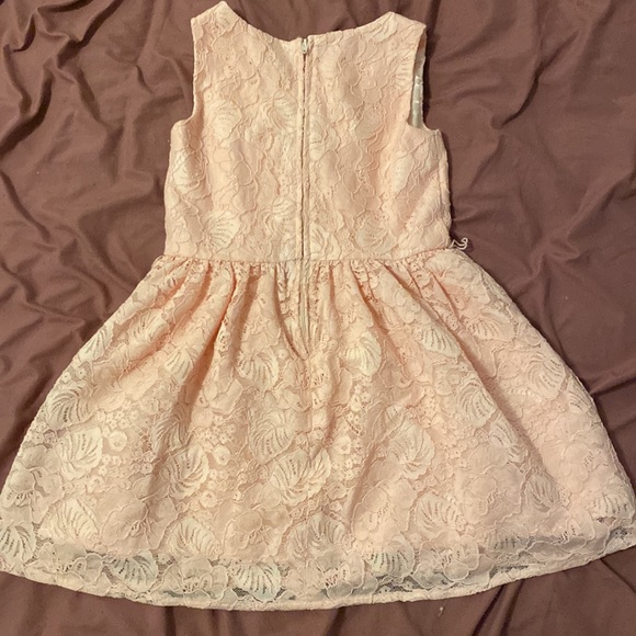 Powder pink lace toddler dress - Picture 3 of 9